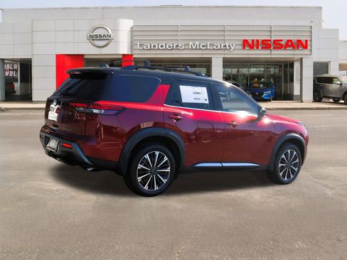 New 2026 Nissan Pathfinder Platinum image 3