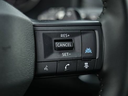Used 2025 Nissan Rogue SV w/ SV Premium Package FWD image 34