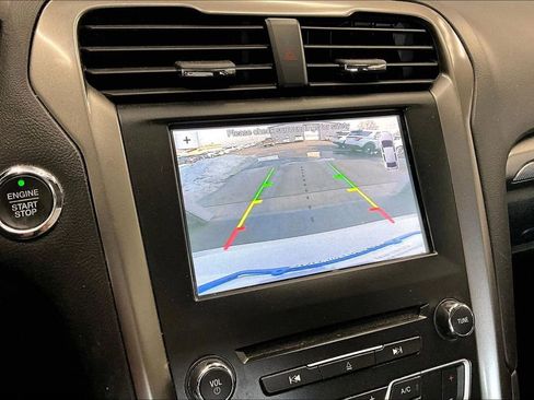 Used 2017 Ford Fusion SE w/ Fusion SE Technology Package image 20