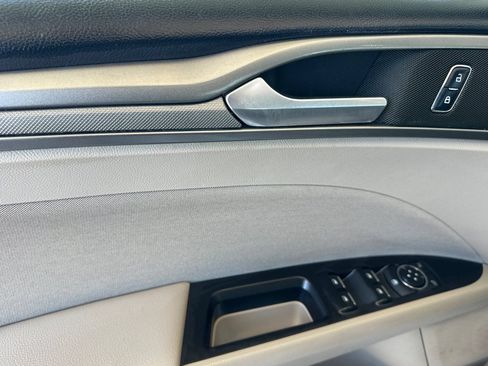Used 2017 Ford Fusion SE w/ Fusion SE Technology Package FWD image 11