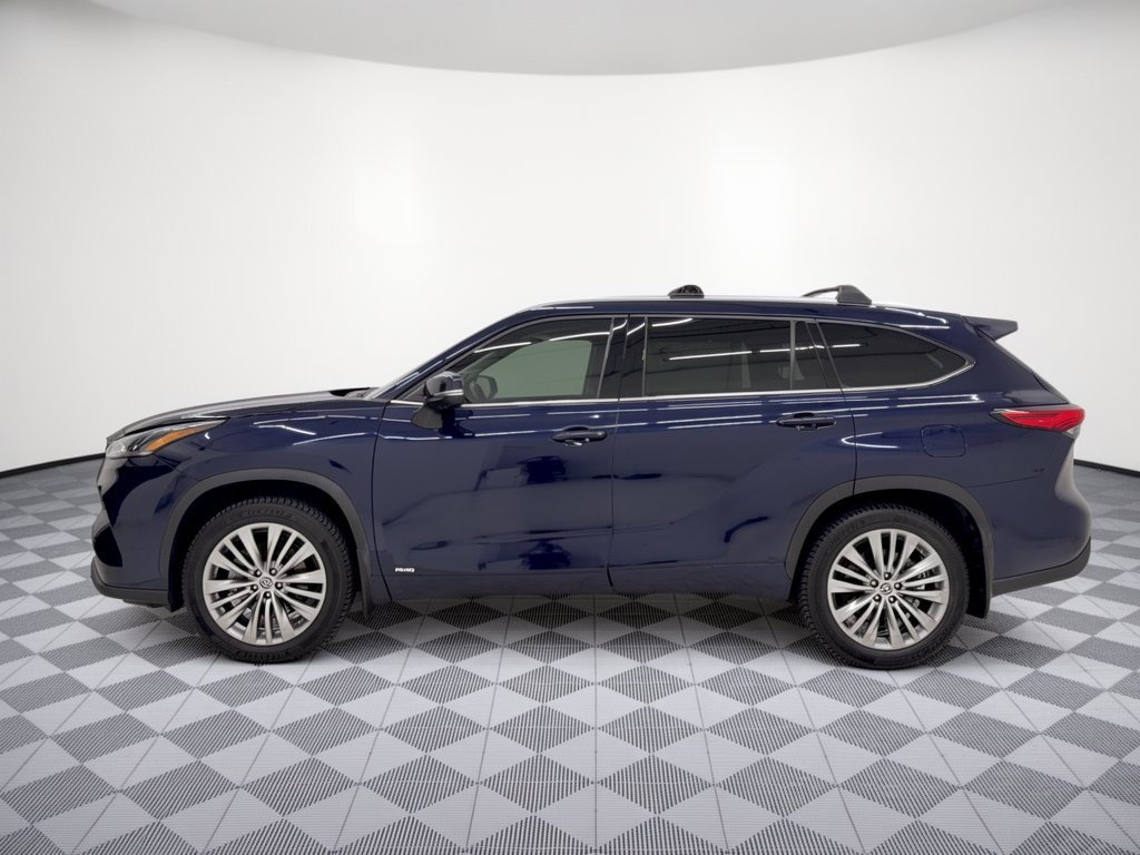 Used 2022 Toyota Highlander Platinum AWD/4WD image 2