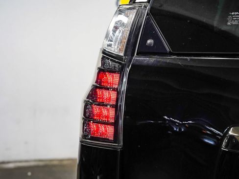 Used 2023 Lexus GX 460 w/ Black Line Special Edition AWD/4WD image 11