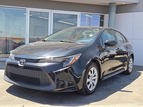 Used 2022 Toyota Corolla LE image 2