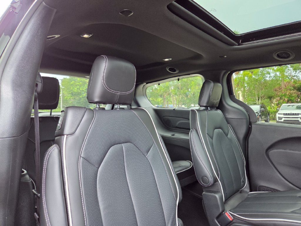 Used 2023 Chrysler Pacifica Limited w/ S Appearance Package AWD/4WD image 19