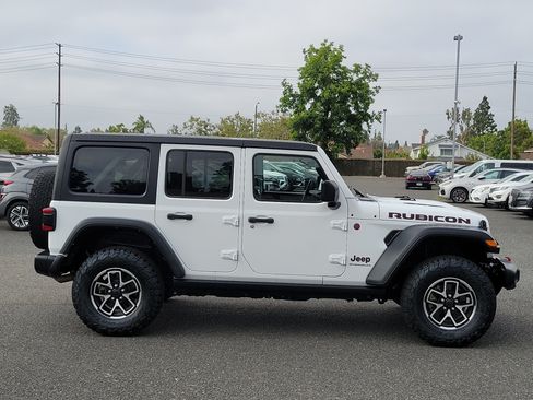 Used 2024 Jeep Wrangler Unlimited Rubicon AWD/4WD image 5