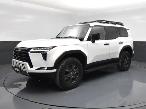 Used 2024 Lexus GX 550 AWD/4WD image 2