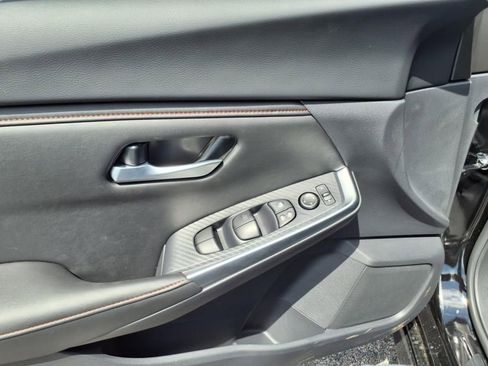 New 2025 Nissan Sentra SR image 9