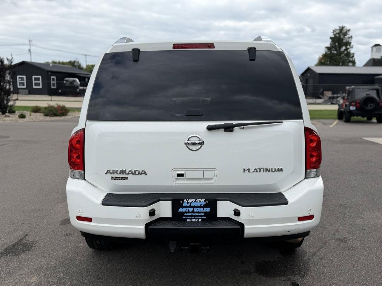 Used 2011 Nissan Armada Platinum w/ 2nd Row Captain Seat Pkg AWD/4WD image 5