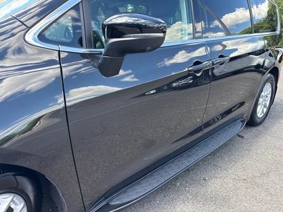 Used 2023 Chrysler Pacifica Touring-L