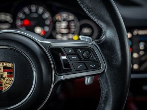 Used 2022 Porsche Cayenne Platinum Edition image 29