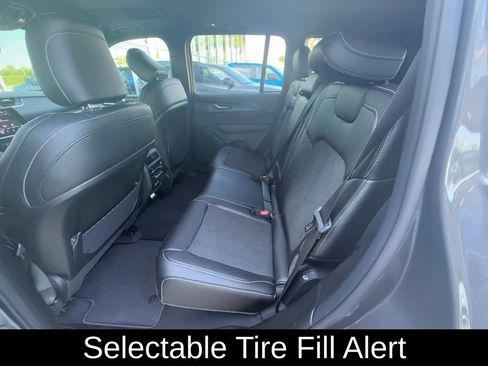 New 2025 Jeep Grand Cherokee Altitude image 23