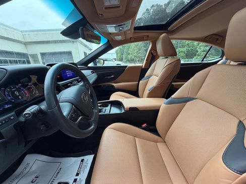 Certified 2023 Lexus ES 350 w/ Premium Package FWD image 2
