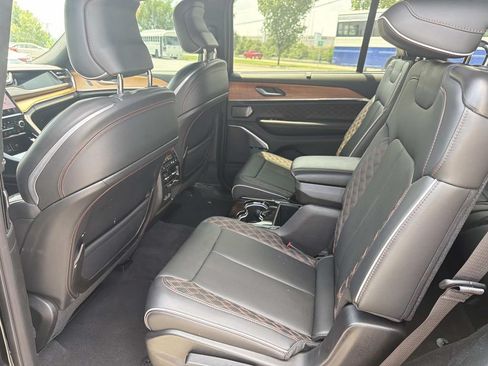 Used 2023 Jeep Grand Cherokee L Summit AWD/4WD image 24