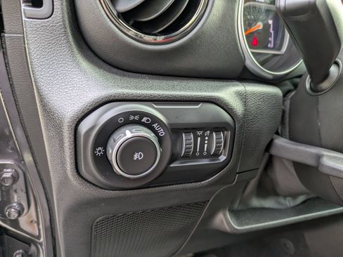 Used 2021 Jeep Wrangler Unlimited Sahara AWD/4WD image 17