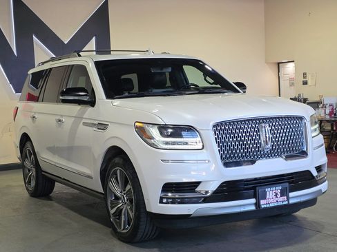 Used 2019 Lincoln Navigator Reserve w/ Cargo Package AWD/4WD image 3