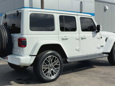 Used 2022 Jeep Wrangler Unlimited Sahara image 2