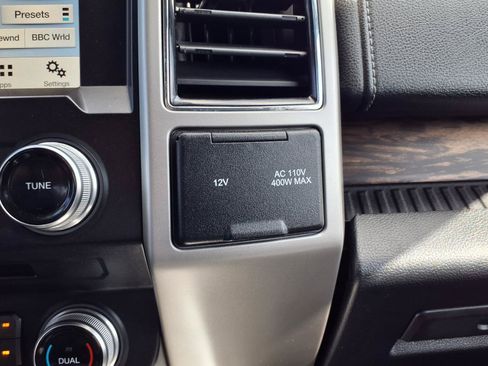 Used 2018 Ford F150 Lariat w/ Equipment Group 502A Luxury AWD/4WD image 9