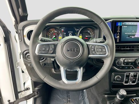 Certified 2025 Jeep Wrangler Unlimited Sahara w/ Safety Group AWD/4WD image 11