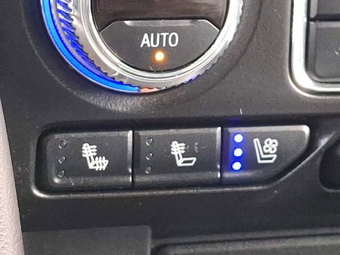 Used 2022 GMC Yukon SLT w/ SLT Premium Package image 24