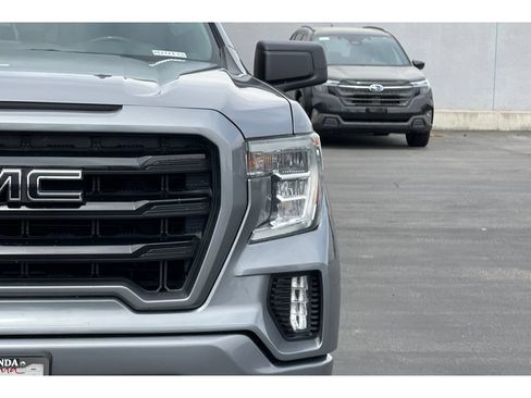 Used 2022 GMC Sierra 1500 Elevation w/ LPO, Elevation Black Package AWD/4WD image 19