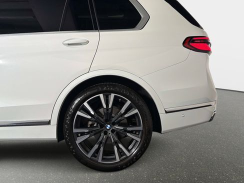 Used 2024 BMW X7 xDrive40i w/ Premium Package AWD/4WD image 13