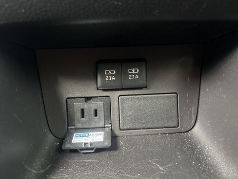 Used 2018 Toyota Highlander XLE image 29