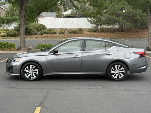 Used 2024 Nissan Altima 2.5 S FWD image 7