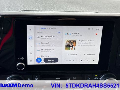 Used 2025 Toyota Highlander LE image 36