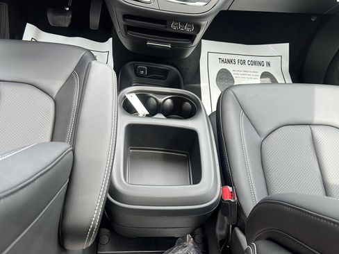 New 2025 Chrysler Pacifica Select AWD/4WD image 21