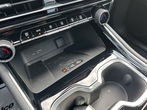 New 2026 Chevrolet Traverse LT w/ Sun and Wheel Package FWD image 30