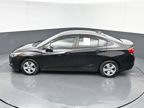 Used 2018 Chevrolet Cruze LS FWD image 28