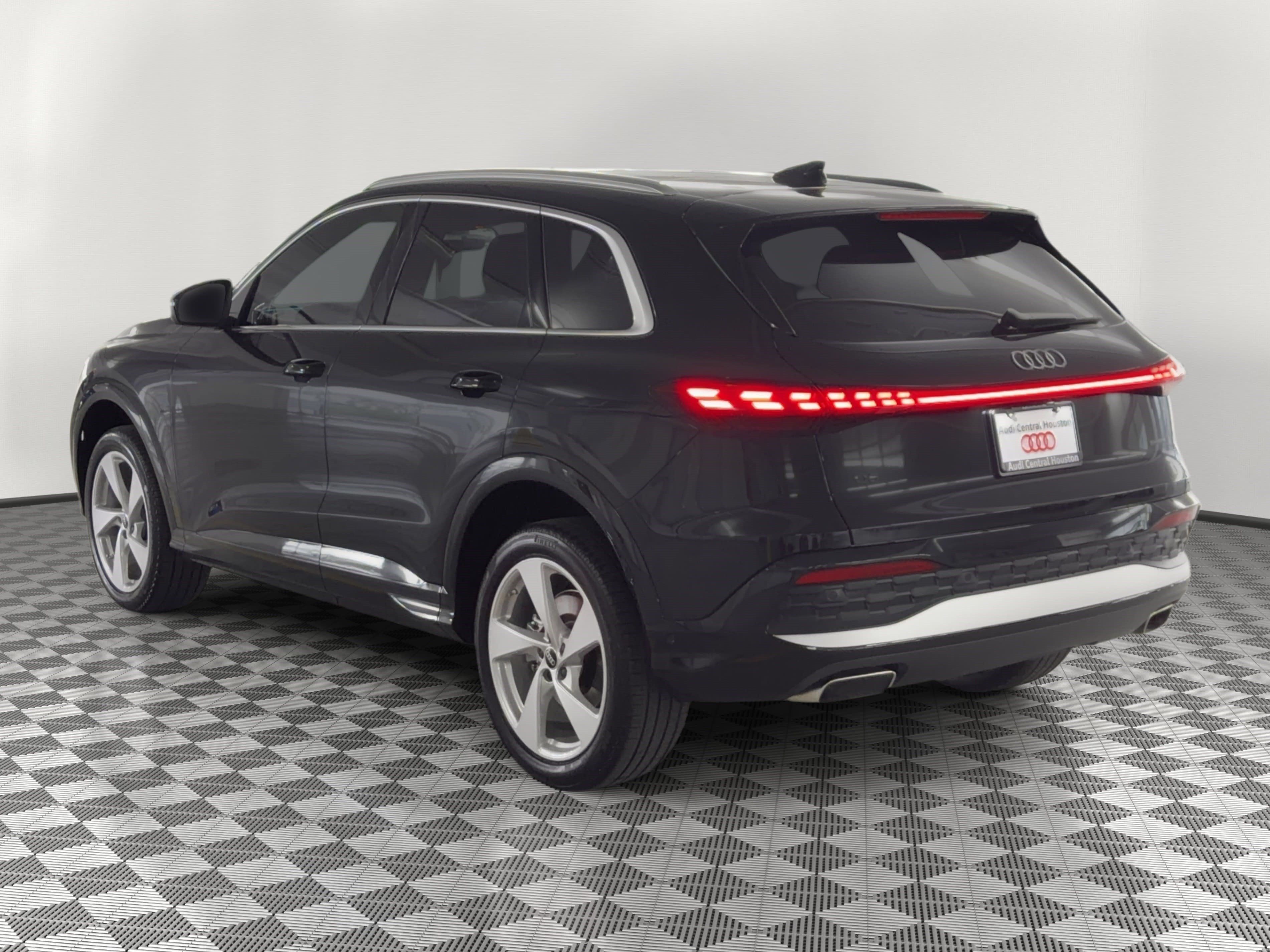 New 2026 Audi Q5 Premium Plus AWD/4WD image 3