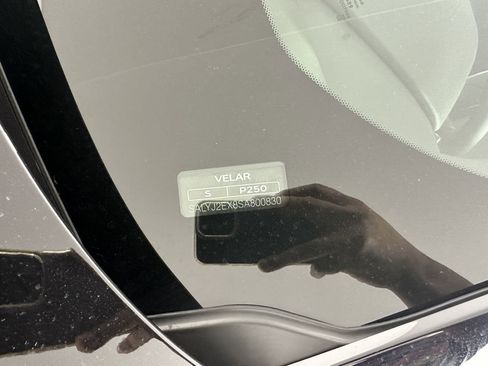 Certified 2025 Land Rover Range Rover Velar S image 30