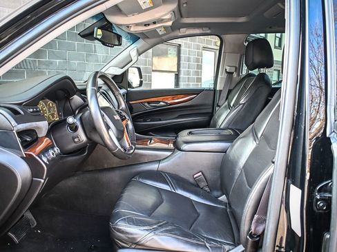 Used 2015 Cadillac Escalade Premium image 8