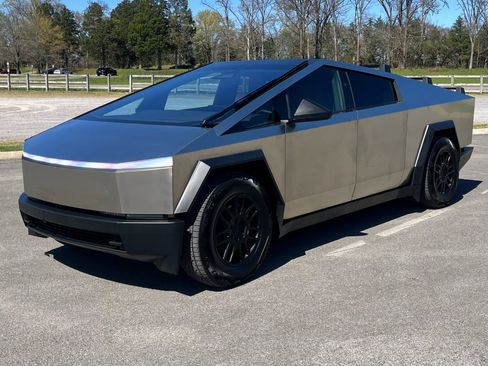 Used 2025 Tesla Cybertruck AWD Crew Cab image 2