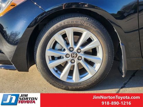 Used 2025 Toyota Corolla LE w/ LE Premium Package image 12