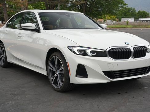 Used 2023 BMW 330i xDrive Sedan w/ Premium Package AWD/4WD image 7