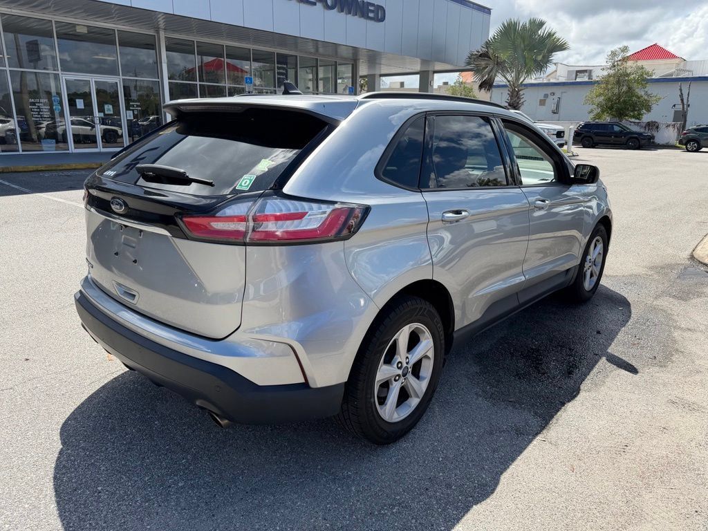 Used 2020 Ford Edge SE FWD image 3