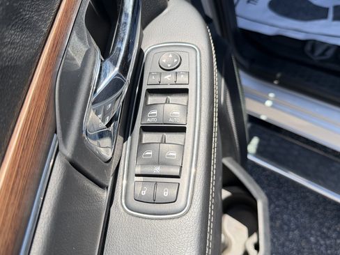 Used 2014 RAM 1500 Laramie RWD image 22