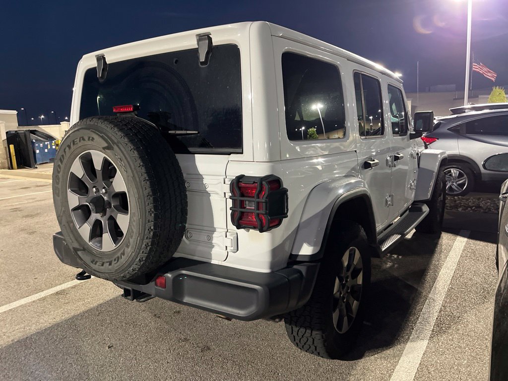 Used 2018 Jeep Wrangler Unlimited Sahara AWD/4WD image 3