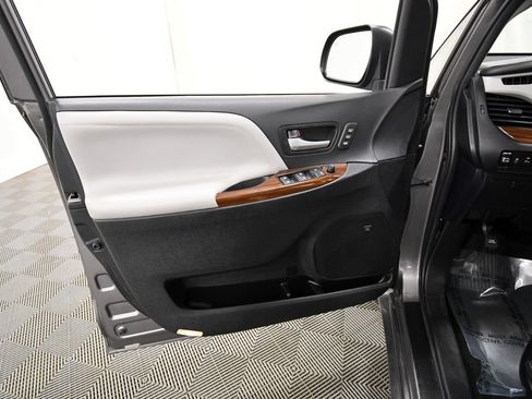 Used 2017 Toyota Sienna Limited Premium w/ Cargo Management Package AWD/4WD image 12