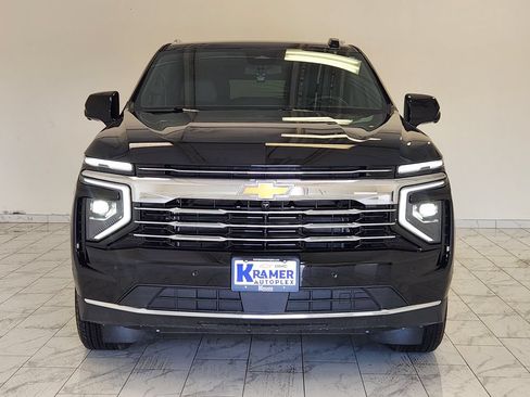 Used 2025 Chevrolet Suburban LT AWD/4WD image 2