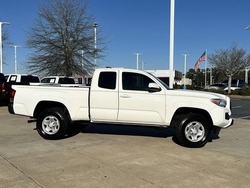 Used 2021 Toyota Tacoma SR w/ SR Convenience Package image 5