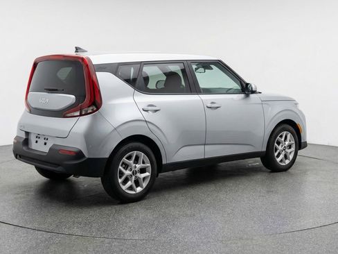 Used 2025 Kia Soul LX w/ LX Technology Package FWD image 9
