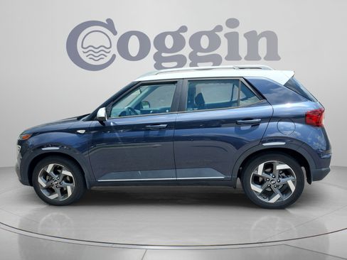 Used 2020 Hyundai Venue FWD image 2
