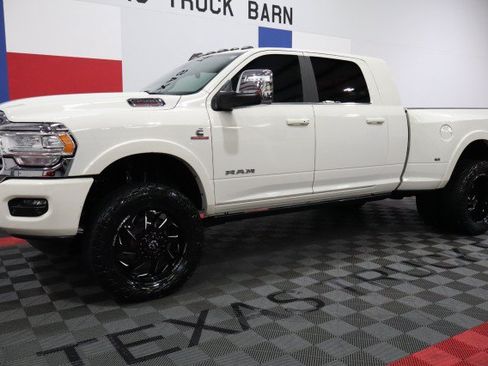 Used 2023 RAM 3500 Limited AWD/4WD image 2