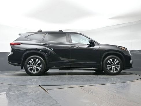 Used 2023 Toyota Highlander XLE AWD/4WD image 33
