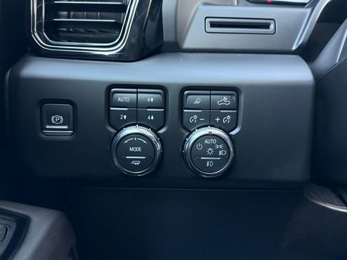 Used 2022 GMC Sierra 1500 AT4 w/ AT4 Preferred Package image 18