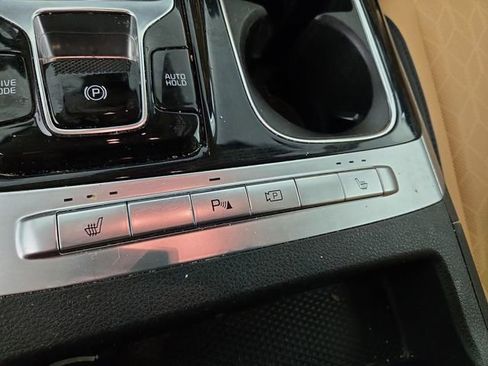 Used 2024 Kia Carnival EX FWD image 26