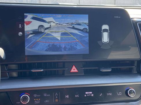 Used 2025 Kia Sportage EX image 19